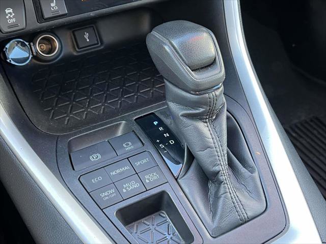 Used 2020 Toyota RAV4 XLE w/ Convenience Package image 32