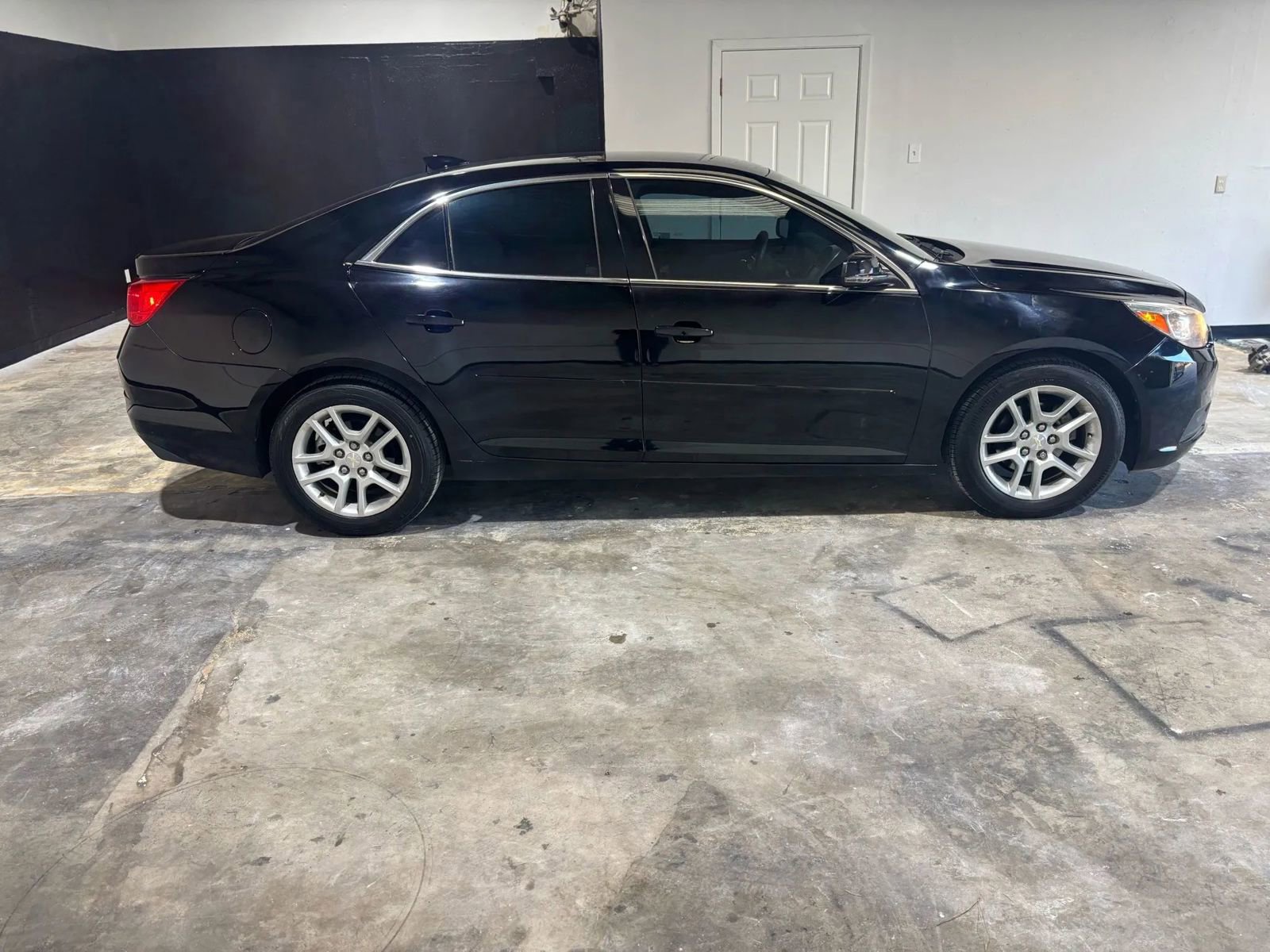 Used 2016 Chevrolet Malibu LT w/ Power Convenience Package FWD image 5