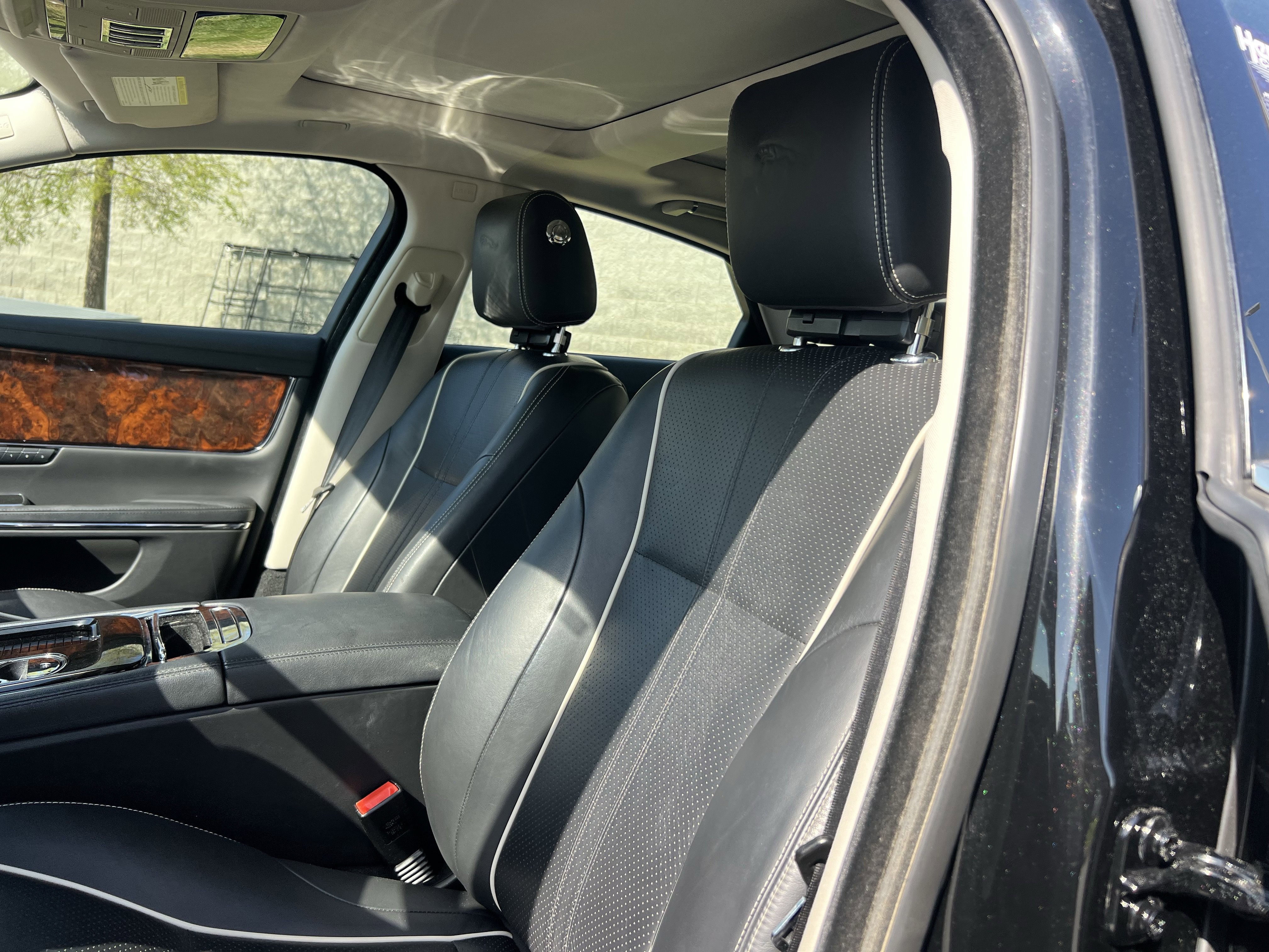 Used 2019 Jaguar XJ R-Sport image 16