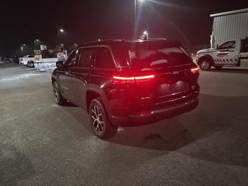 New 2025 Jeep Grand Cherokee Limited w/ Luxury Tech Group II image 5