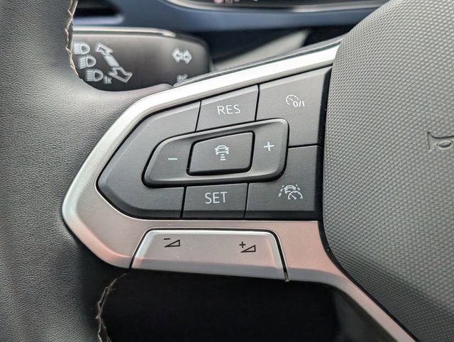Used 2024 Volkswagen Taos SE FWD image 21
