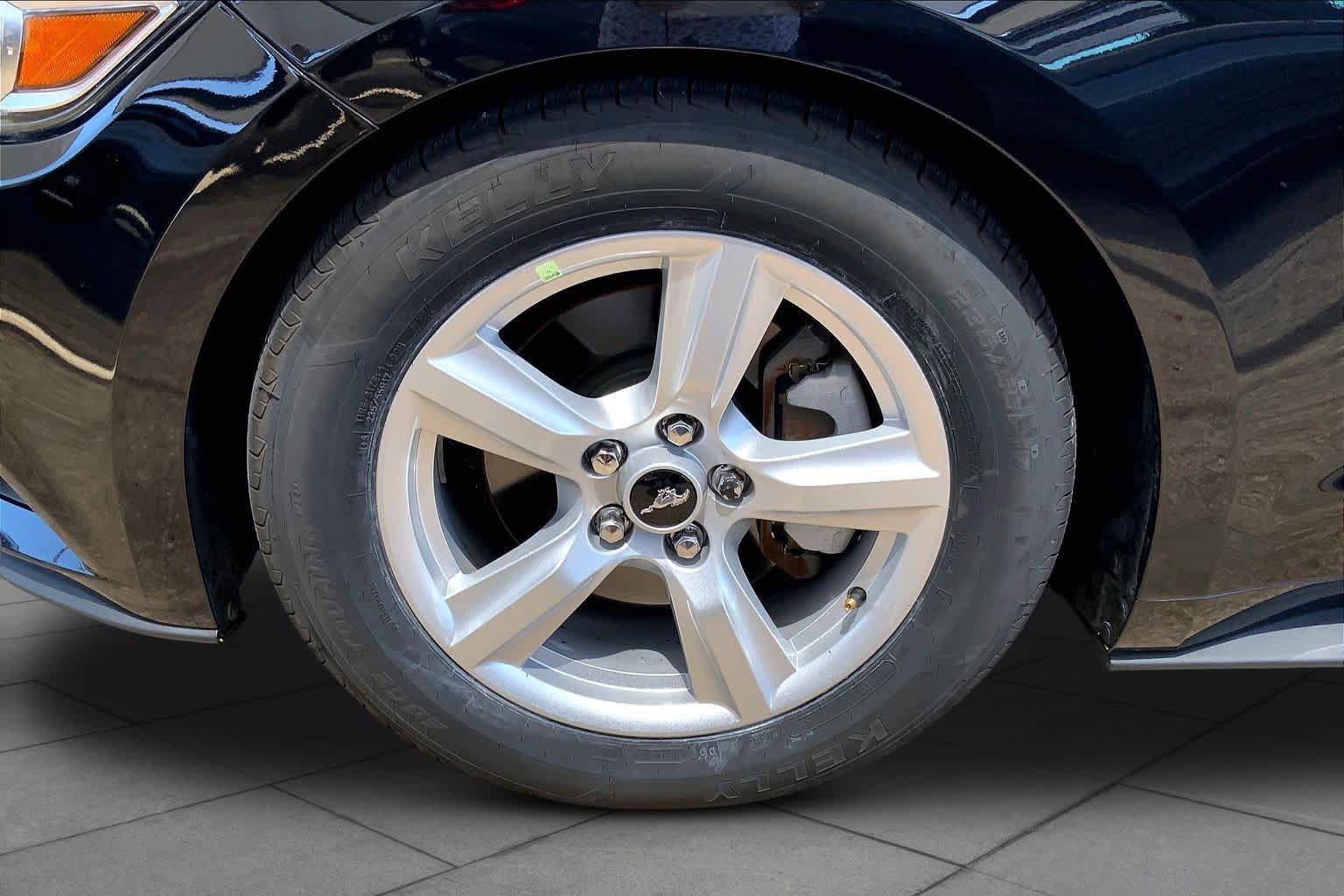 Used 2017 Ford Mustang Coupe RWD image 10