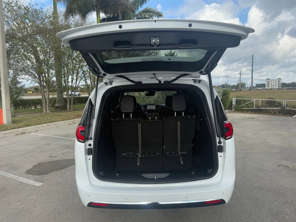 New 2026 Chrysler Pacifica Limited FWD image 35