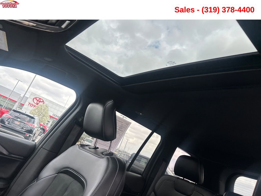 Used 2025 Jeep Grand Cherokee Altitude image 18