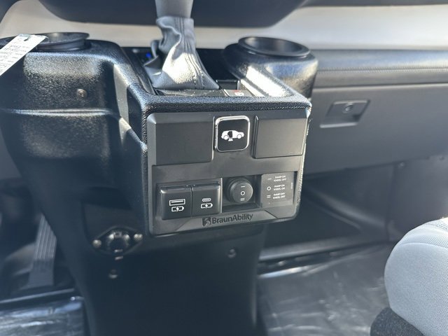 Used 2024 Toyota Sienna LE image 23