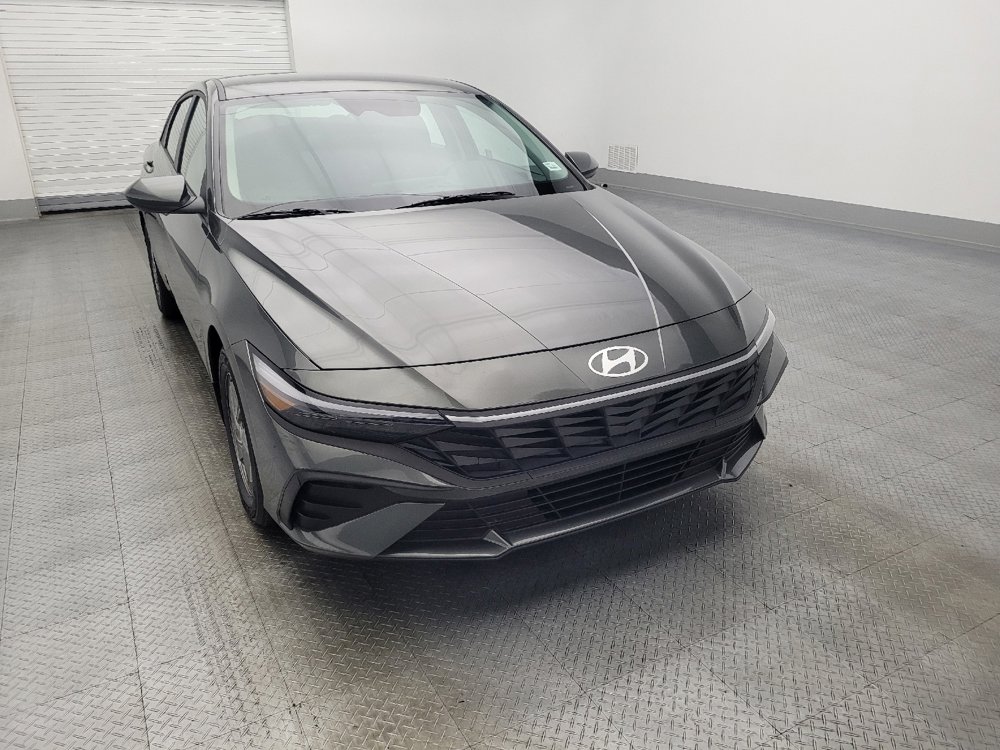 Used 2025 Hyundai Elantra SE image 14