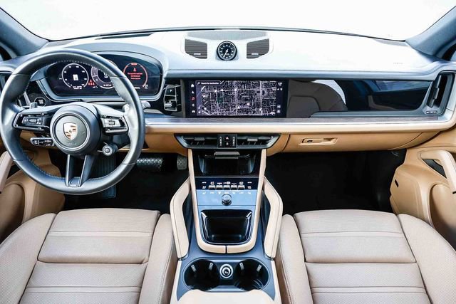 Used 2024 Porsche Cayenne image 10