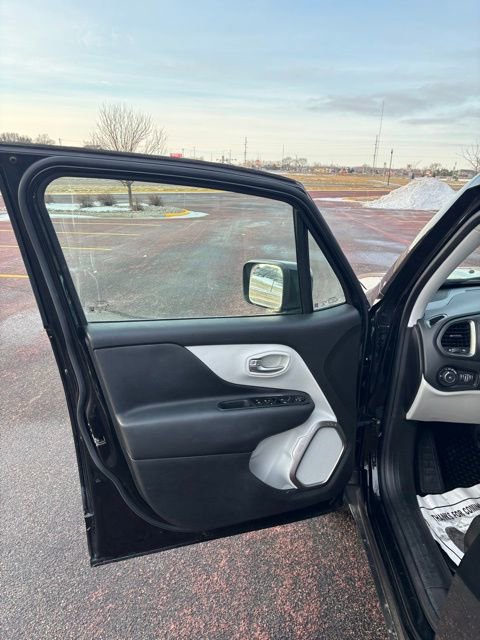 Used 2022 Jeep Renegade Limited image 4