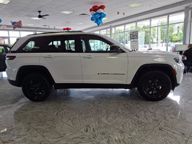 New 2026 Jeep Grand Cherokee Altitude AWD/4WD image 7