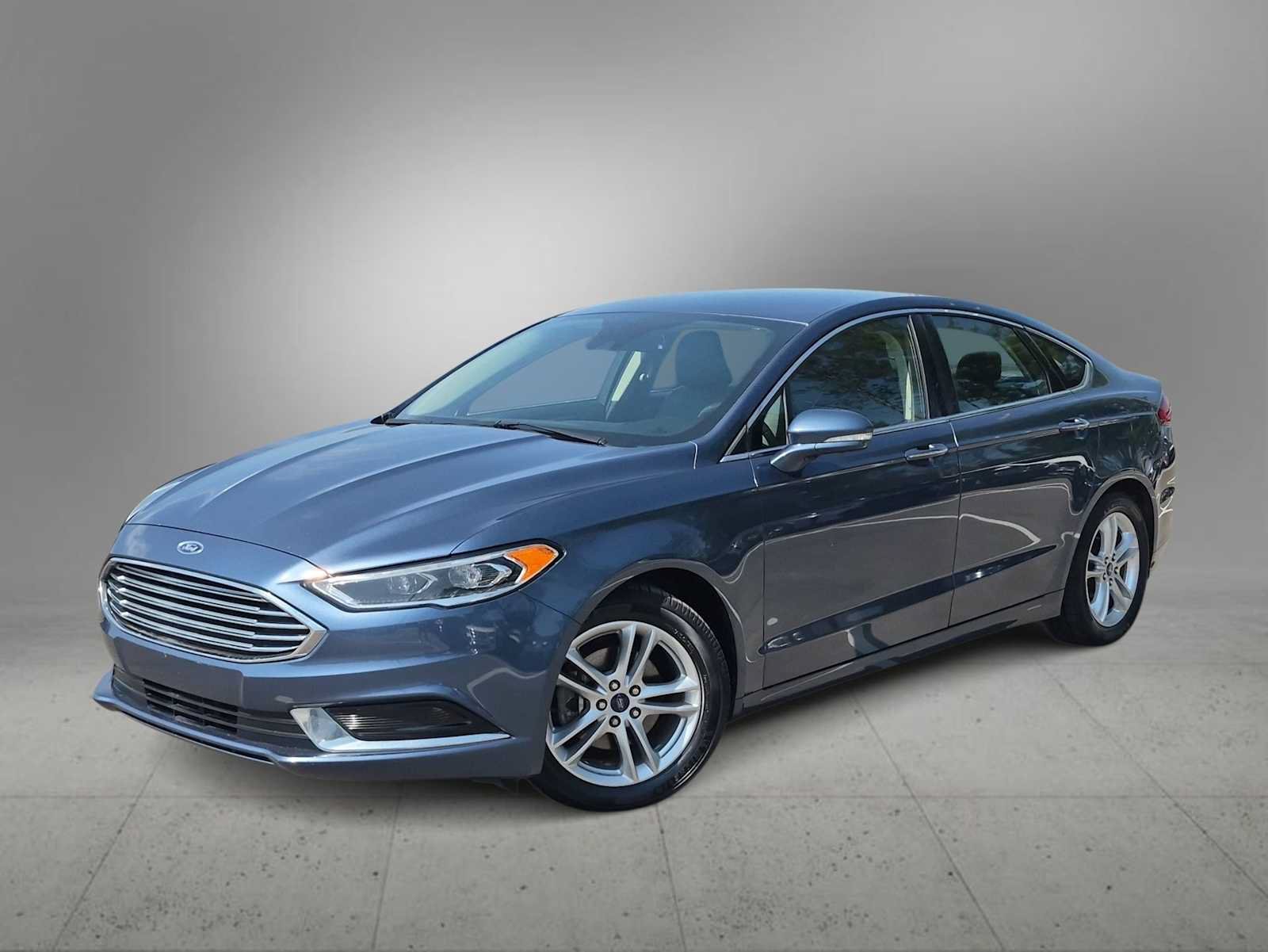 Used 2018 Ford Fusion SE w/ Fusion SE Technology Package FWD image 1