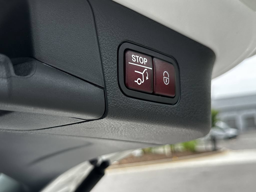 Certified 2025 Mercedes-Benz GLB 35 AMG 4MATIC image 22