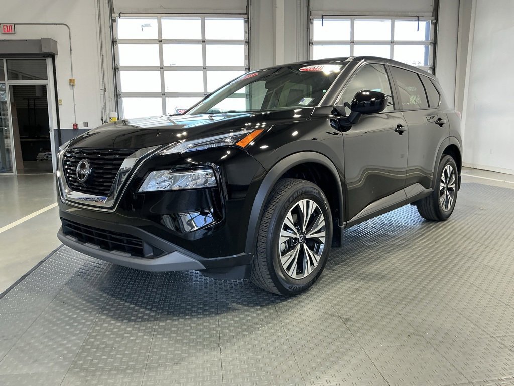 Used 2023 Nissan Rogue SV image 2