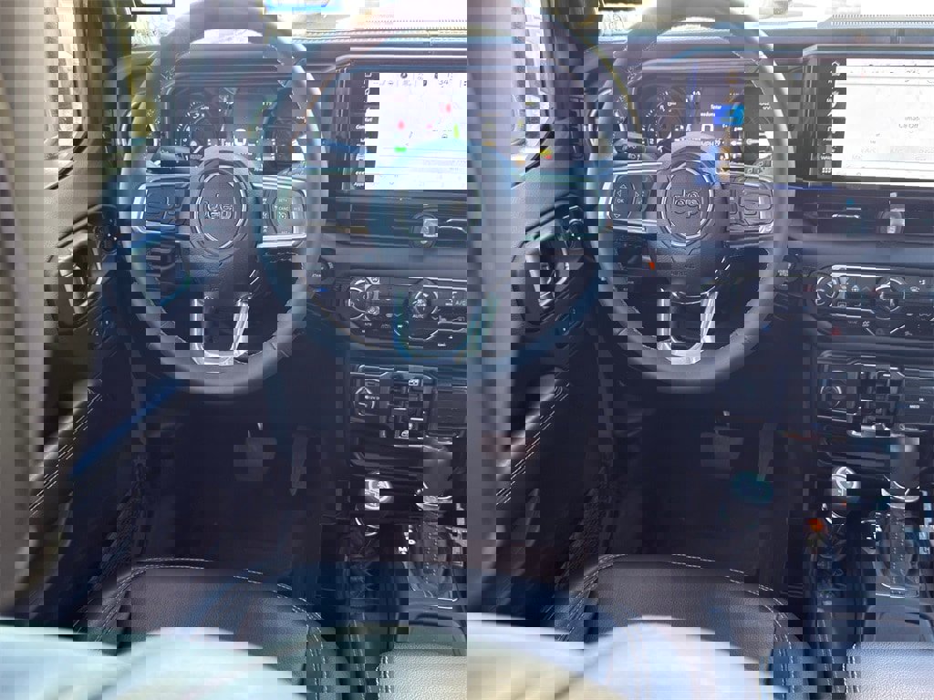 Used 2024 Jeep Wrangler Unlimited Sahara image 30