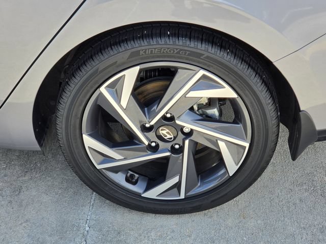 Used 2025 Hyundai Elantra Limited FWD image 36