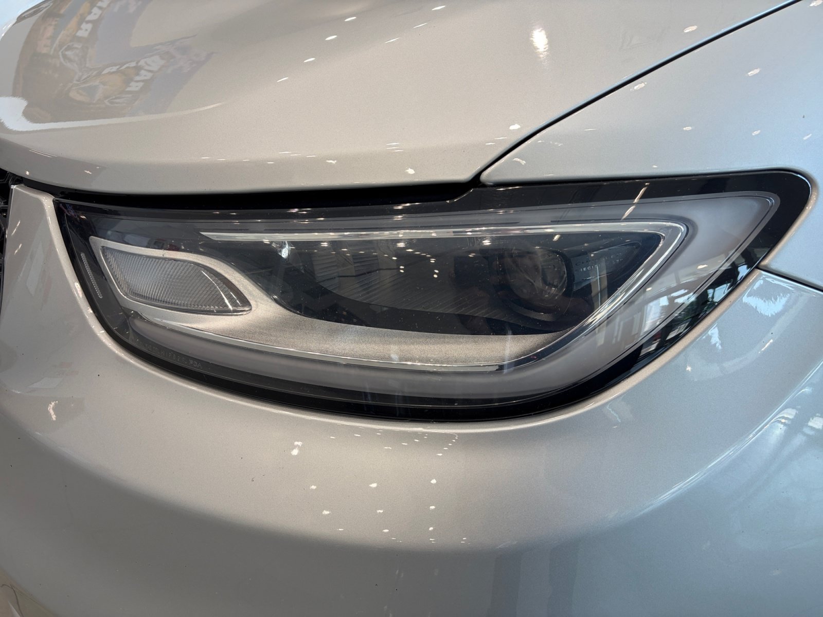 Used 2024 Chrysler Pacifica Limited FWD image 9