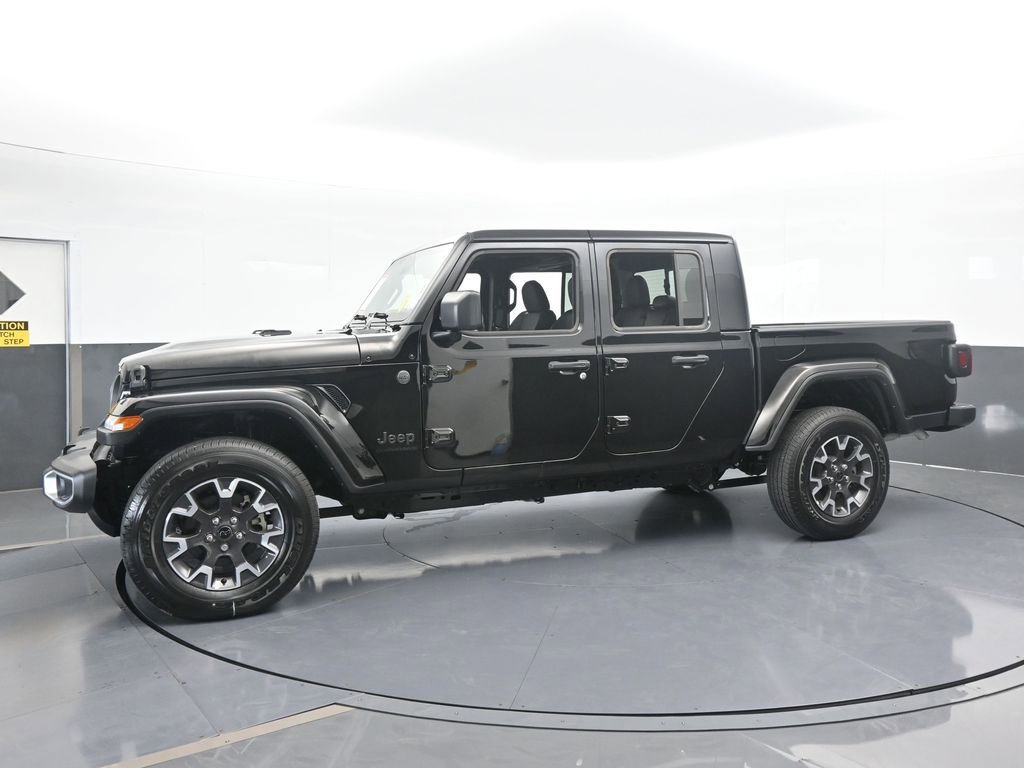 Used 2024 Jeep Gladiator Sport w/ Premium Package image 2