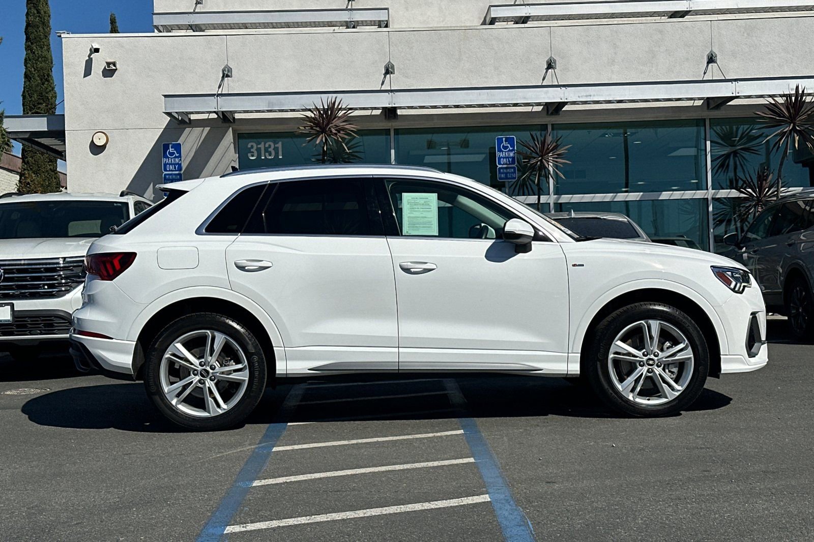 Used 2023 Audi Q3 2.0T Premium w/ Convenience Package AWD/4WD image 3