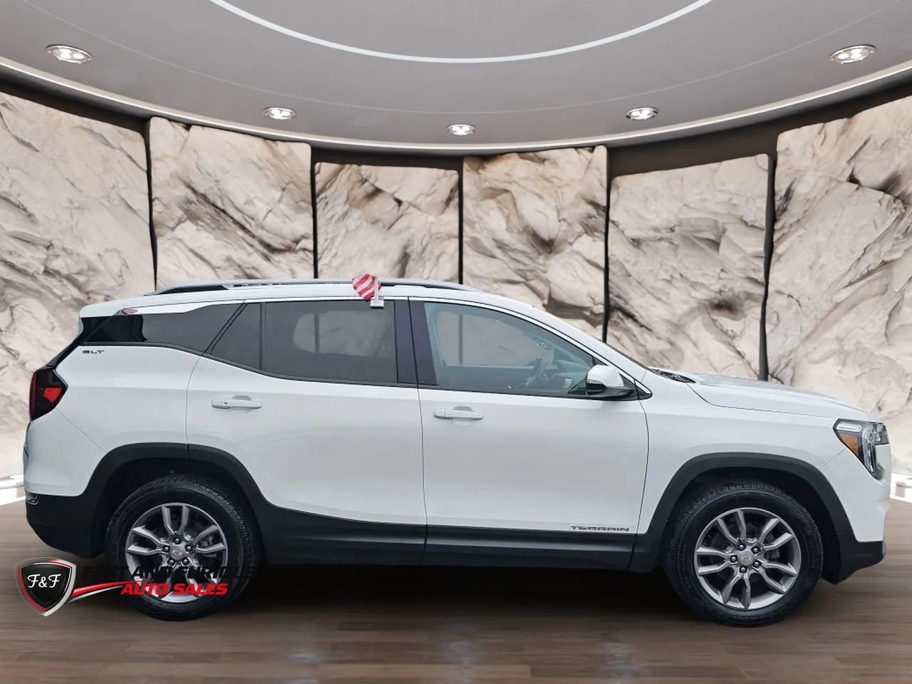 Used 2023 GMC Terrain SLT w/ Infotainment Package II image 4