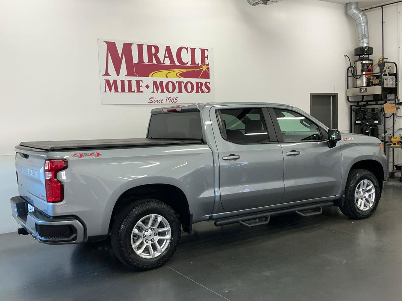 Used 2023 Chevrolet Silverado 1500 RST w/ Z71 Off-Road Package AWD/4WD image 7