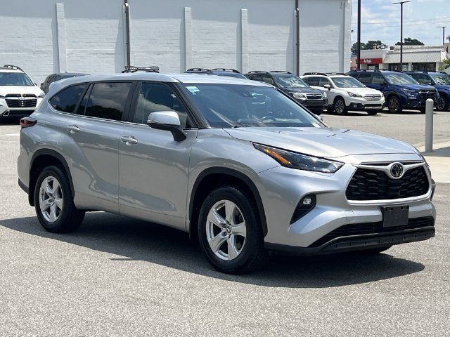 Used 2024 Toyota Highlander LE AWD/4WD image 15