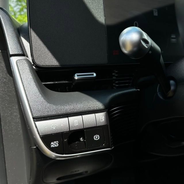 Certified 2025 Hyundai Ioniq 5 SE image 10