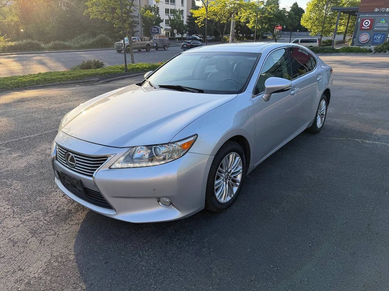 Used 2015 Lexus ES 350 w/ Premium Package FWD image 2