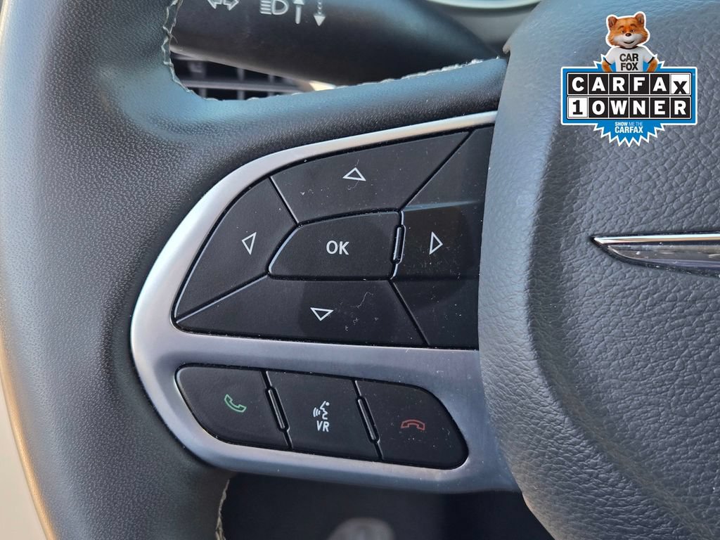 Used 2023 Chrysler Pacifica Touring-L FWD image 21