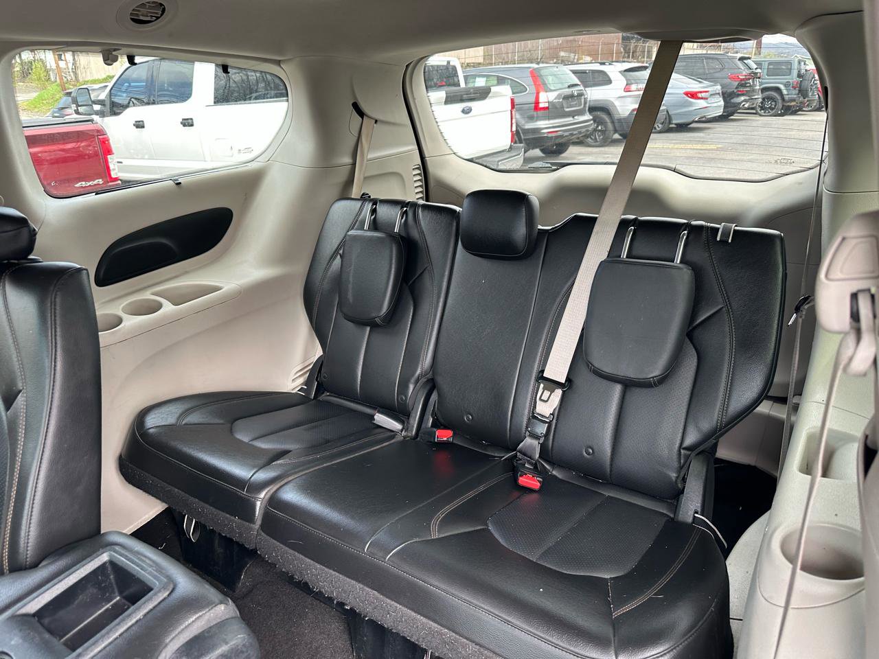 Used 2018 Chrysler Pacifica Touring-L image 13