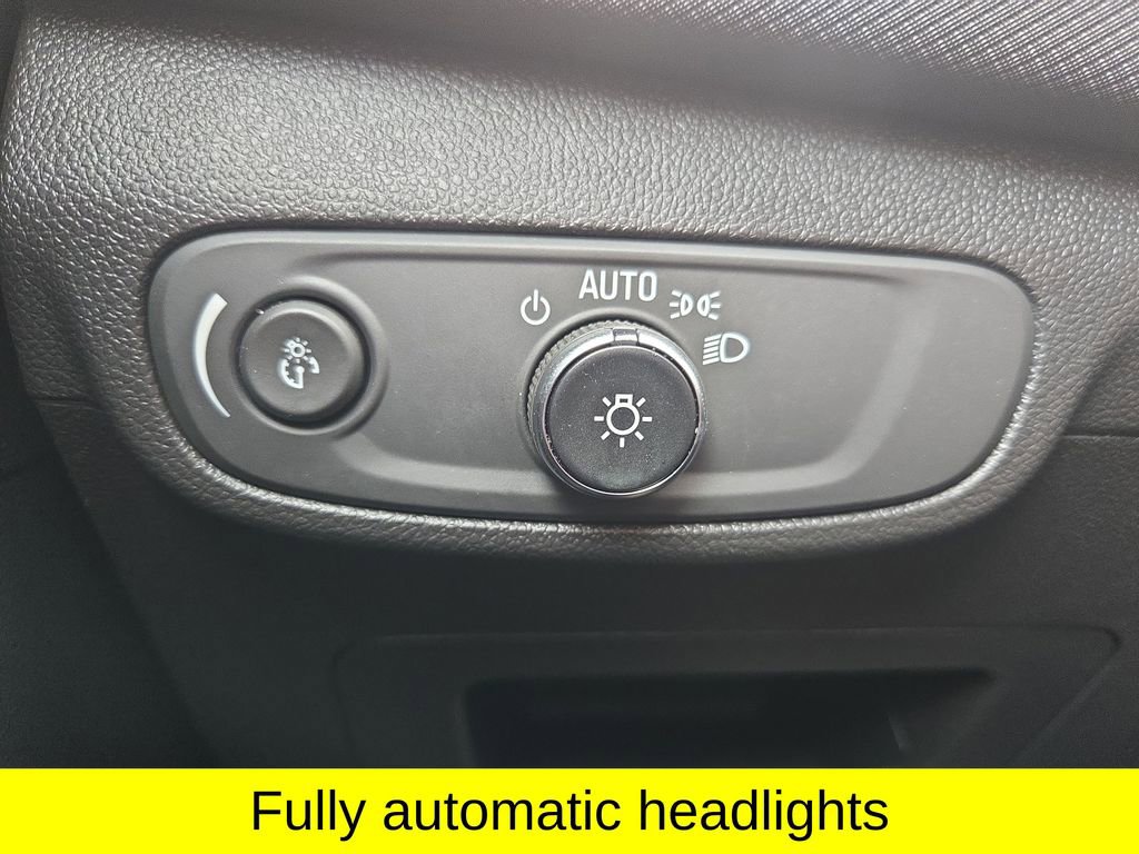 Used 2025 Chevrolet TrailBlazer LT AWD/4WD image 39