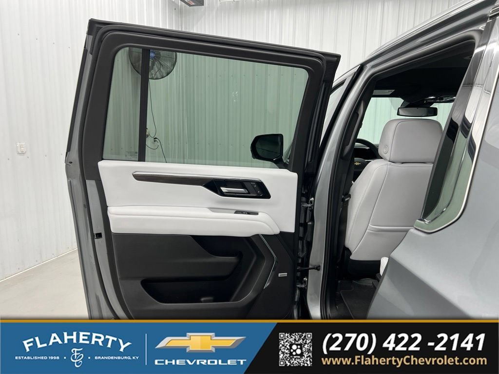 Used 2026 Chevrolet Suburban Premier AWD/4WD image 10