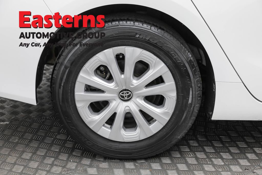 Used 2022 Toyota Prius LE image 28