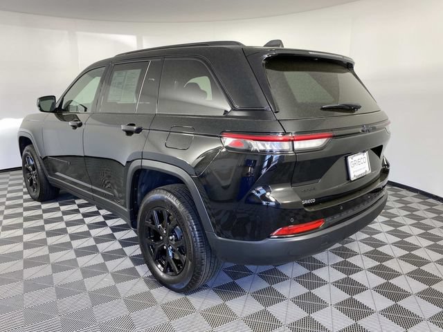 Used 2025 Jeep Grand Cherokee Altitude AWD/4WD image 6