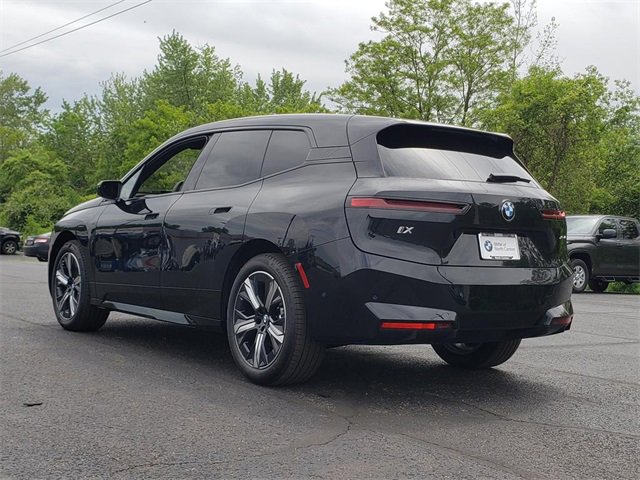 New 2026 BMW iX xDrive60 image 3