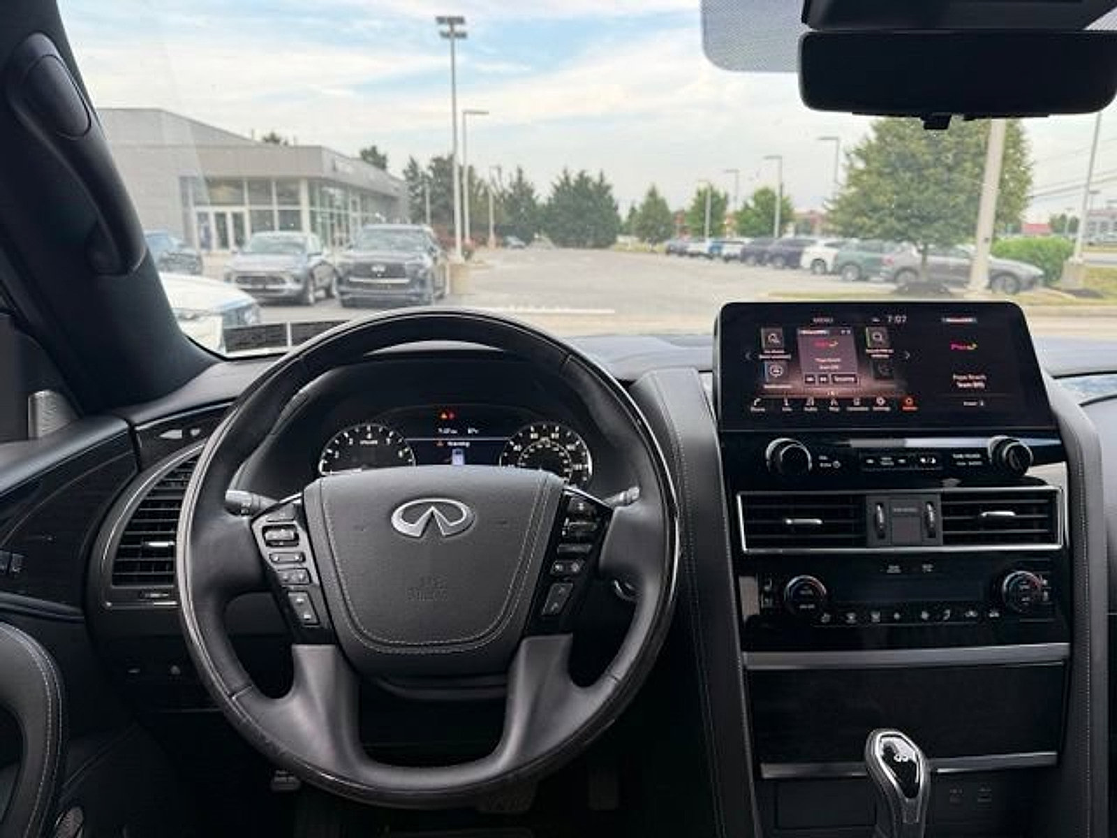 Certified 2024 INFINITI QX80 Sensory w/ Cargo Package AWD/4WD image 7