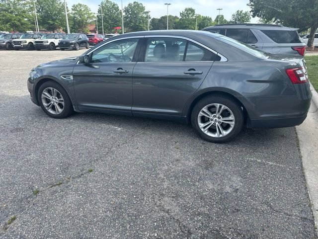 Used 2016 Ford Taurus SE FWD image 4