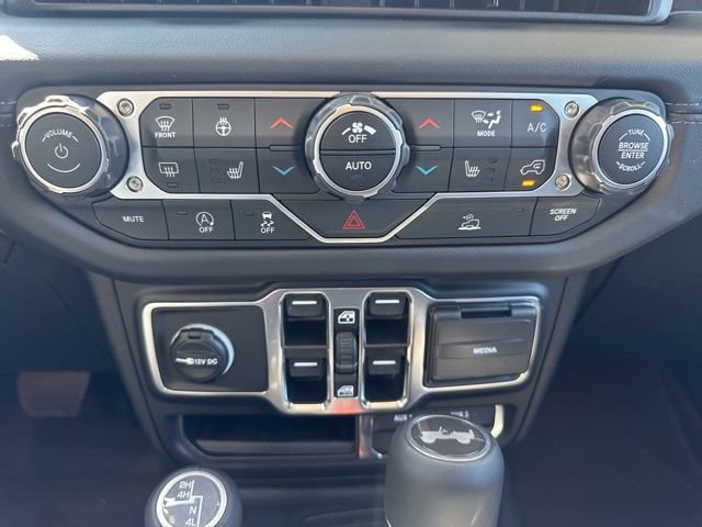 Used 2025 Jeep Wrangler Sahara image 21