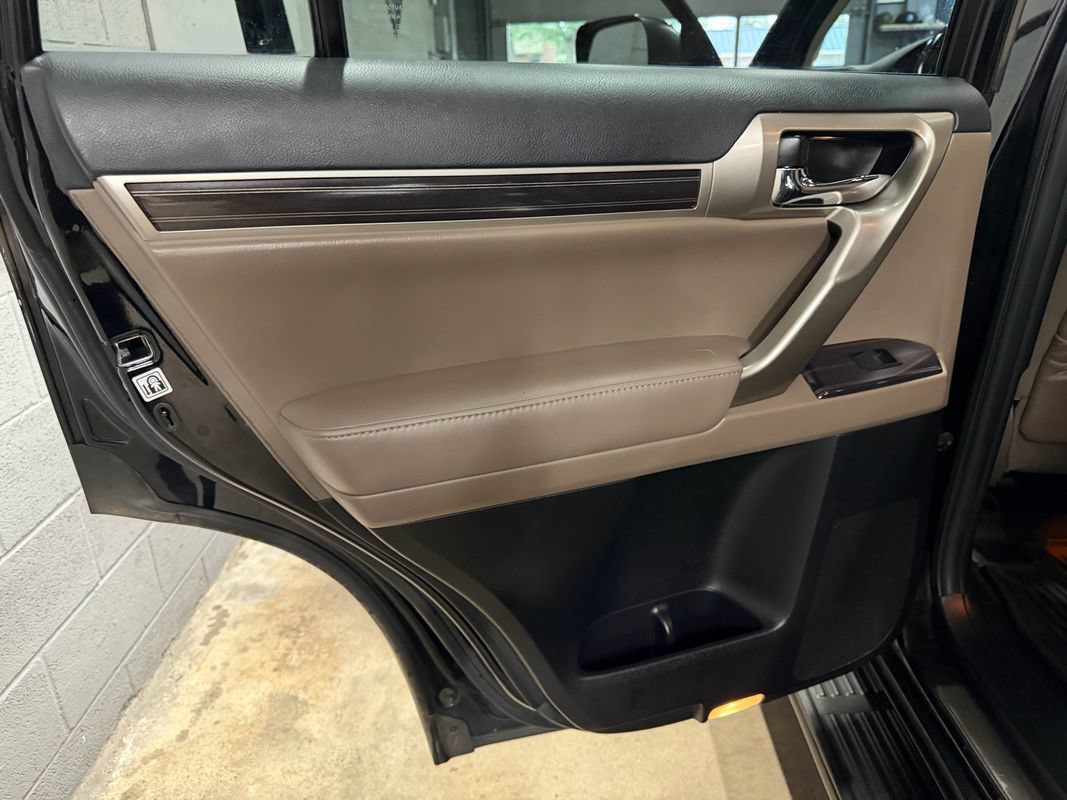Used 2020 Lexus GX 460 Premium AWD/4WD image 24