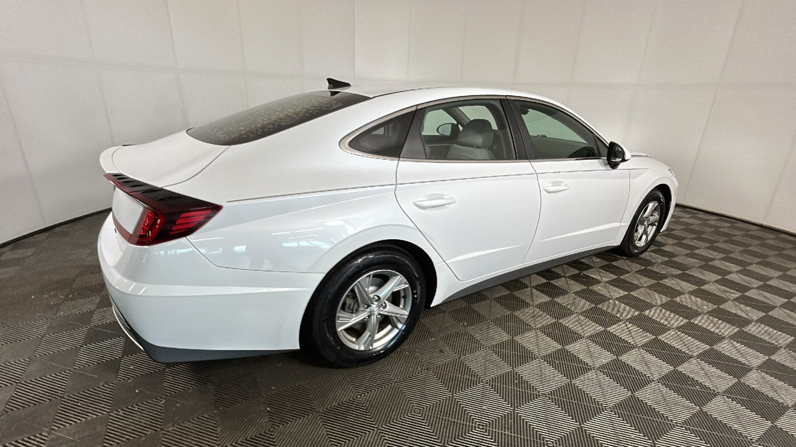 Used 2020 Hyundai Sonata SE w/ Cargo Package FWD image 3