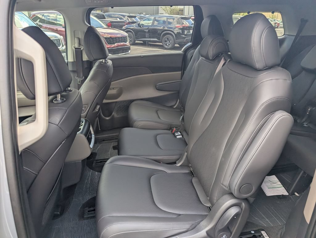 New 2026 Kia Carnival EX FWD image 9