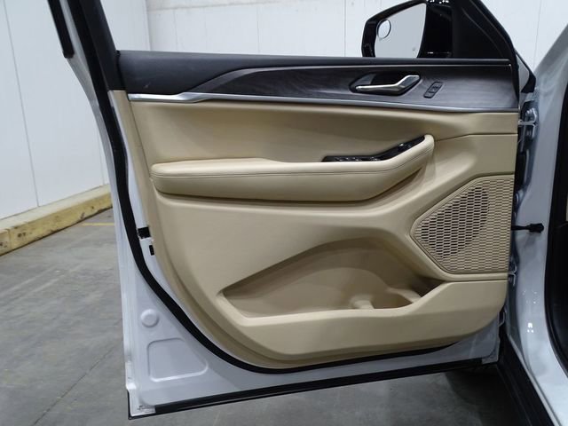 Used 2024 Jeep Grand Cherokee Limited image 16