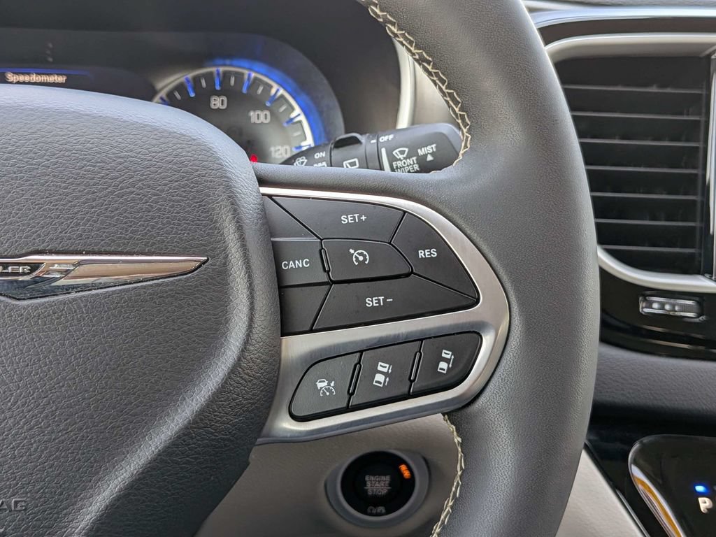 Used 2024 Chrysler Pacifica Touring-L FWD image 26