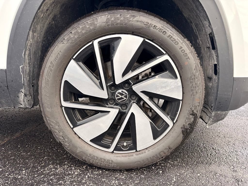 Used 2025 Volkswagen Atlas SE FWD image 32