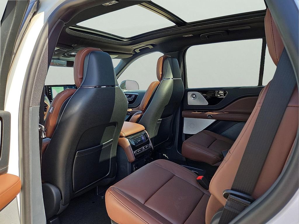 New 2026 Lincoln Aviator Reserve w/ Luxury Package RWD image 12