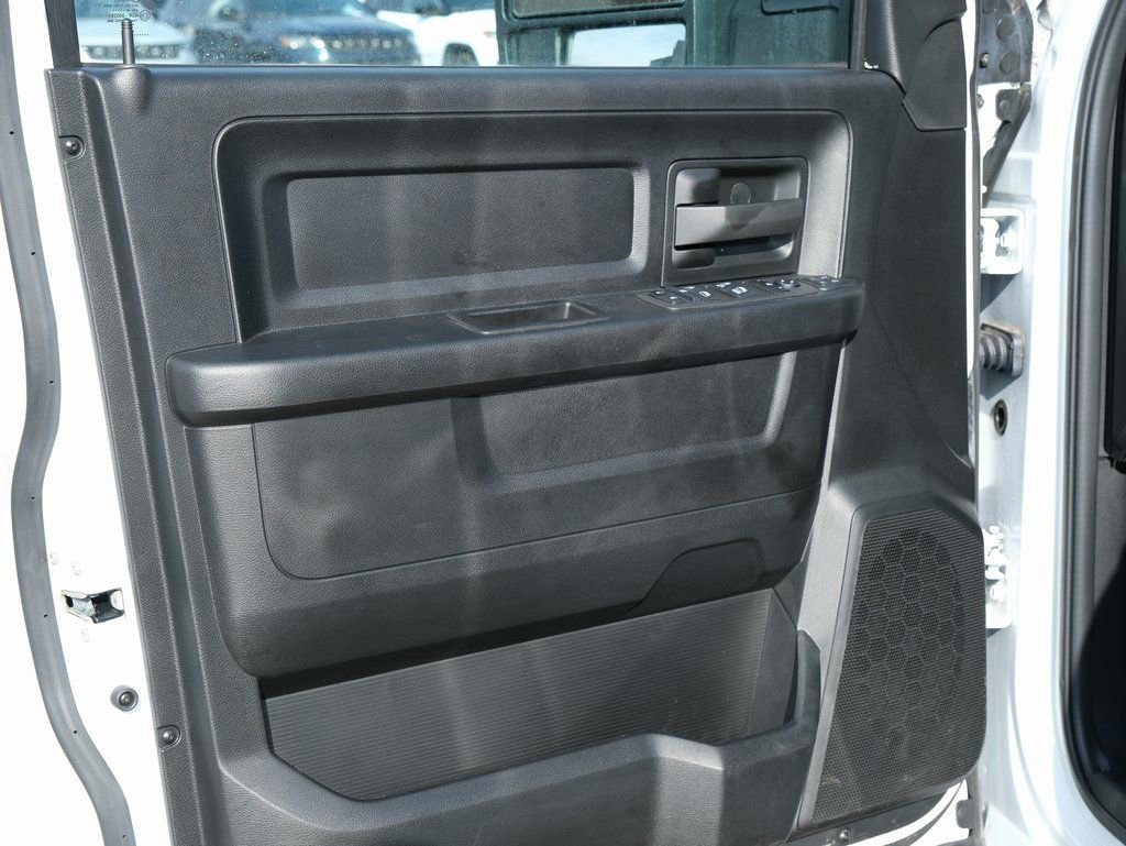 Used 2024 RAM 3500 Tradesman w/ Chrome Appearance Group AWD/4WD image 15