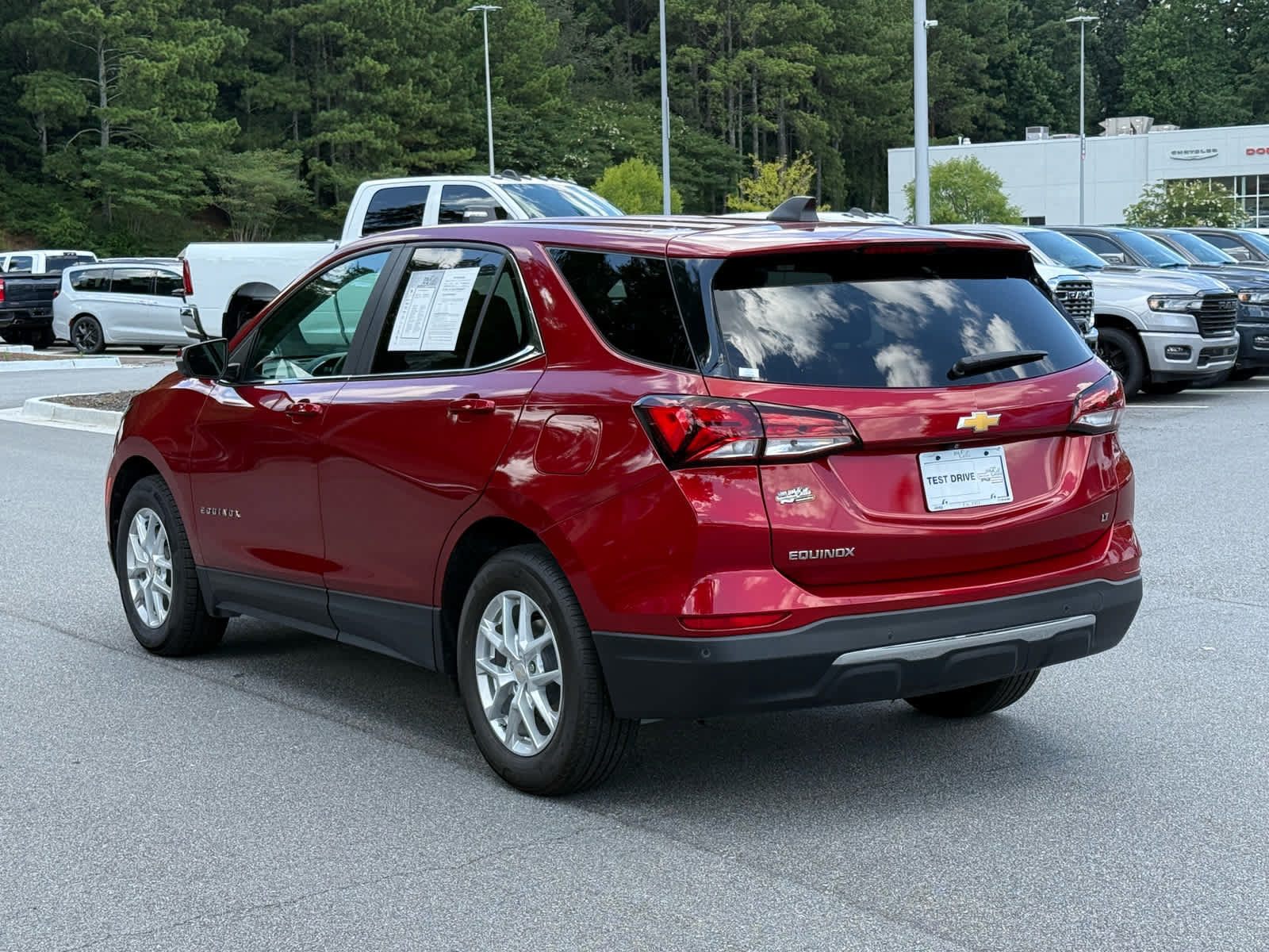 Used 2024 Chevrolet Equinox LT FWD image 3