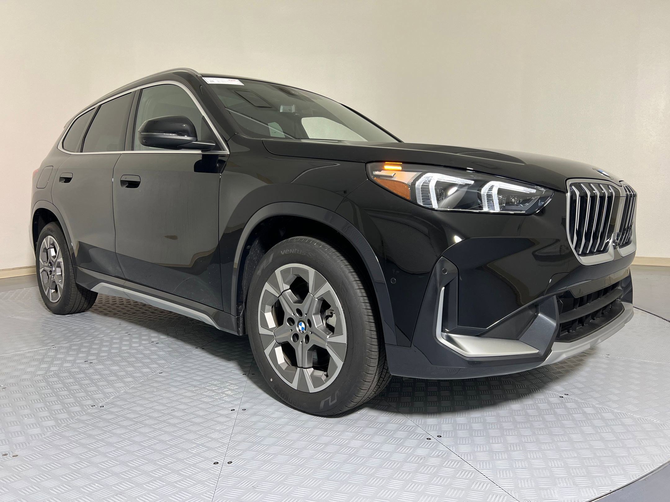 Used 2025 BMW X1 xDrive28i w/ Technology Package image 7