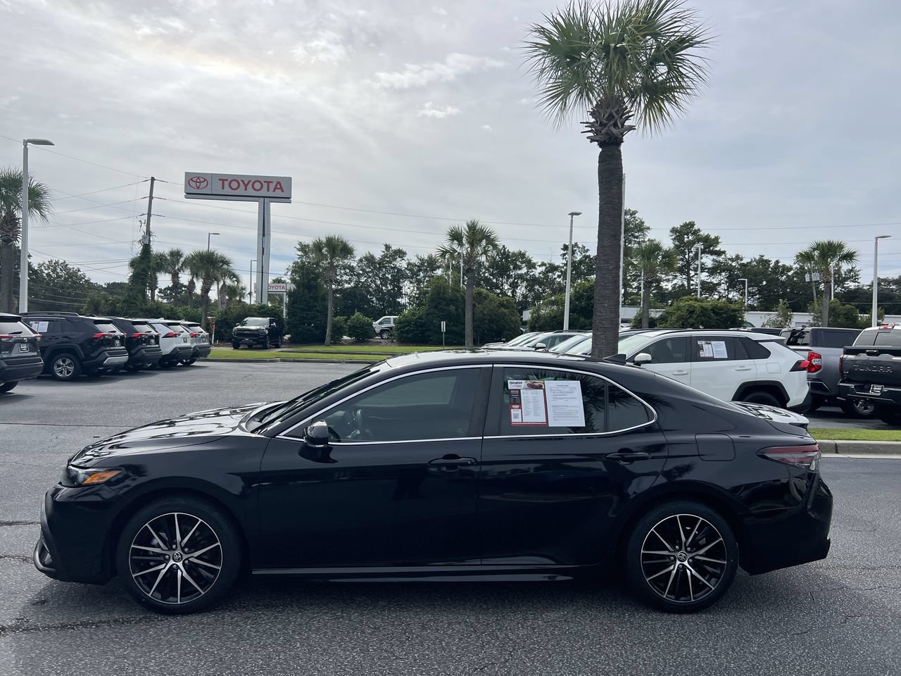 Used 2024 Toyota Camry SE FWD image 7