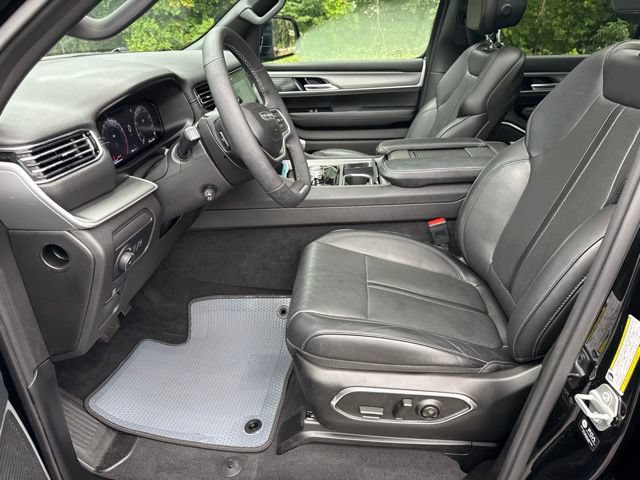 Used 2025 Jeep Wagoneer 4WD w/ Premium Group I image 11