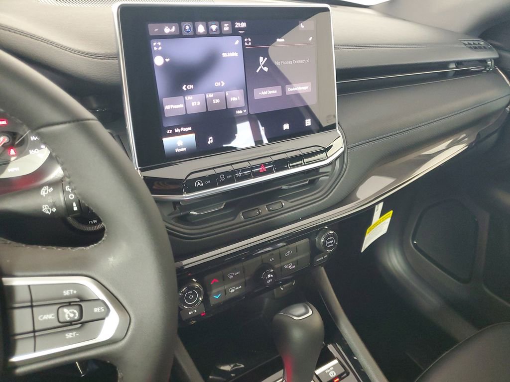 New 2026 Jeep Compass Latitude image 18