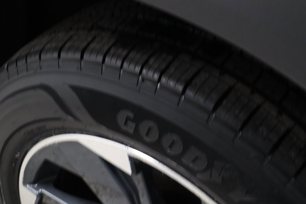 Certified 2025 Nissan Rogue SV image 19